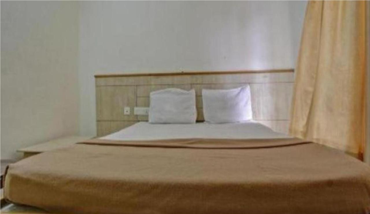 Hotel Chandrawali By Wb Inn Ballia Esterno foto